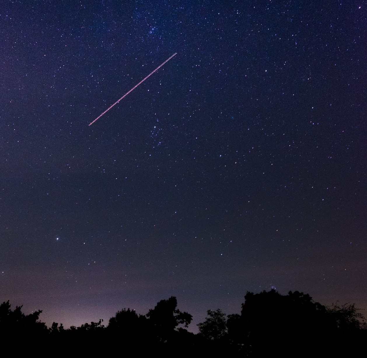 Shooting star during nighttime